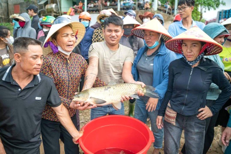 Lễ hội Phong Nha: Cá Trắm & Đua thuyền 30/4