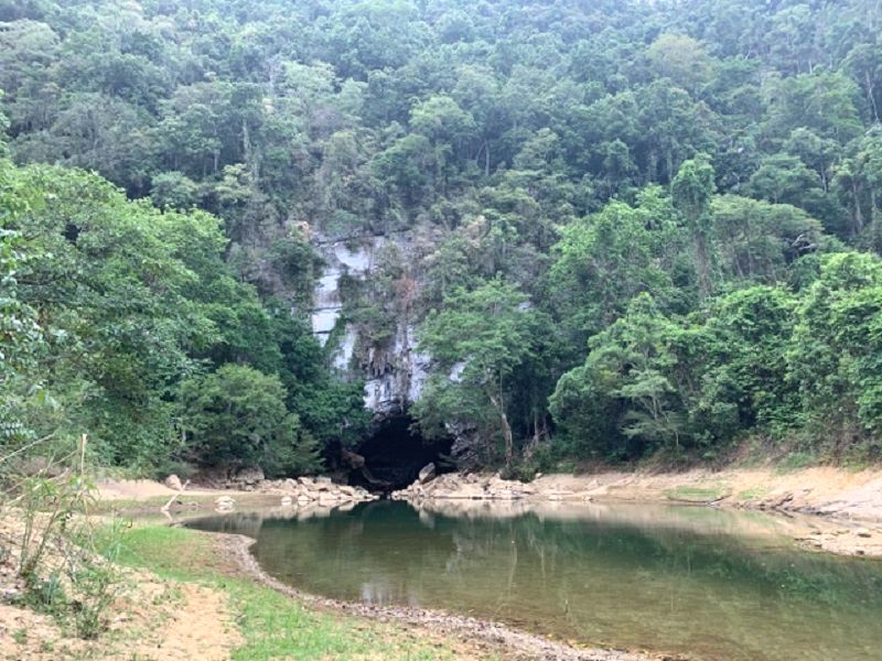 cửa hang tú làn