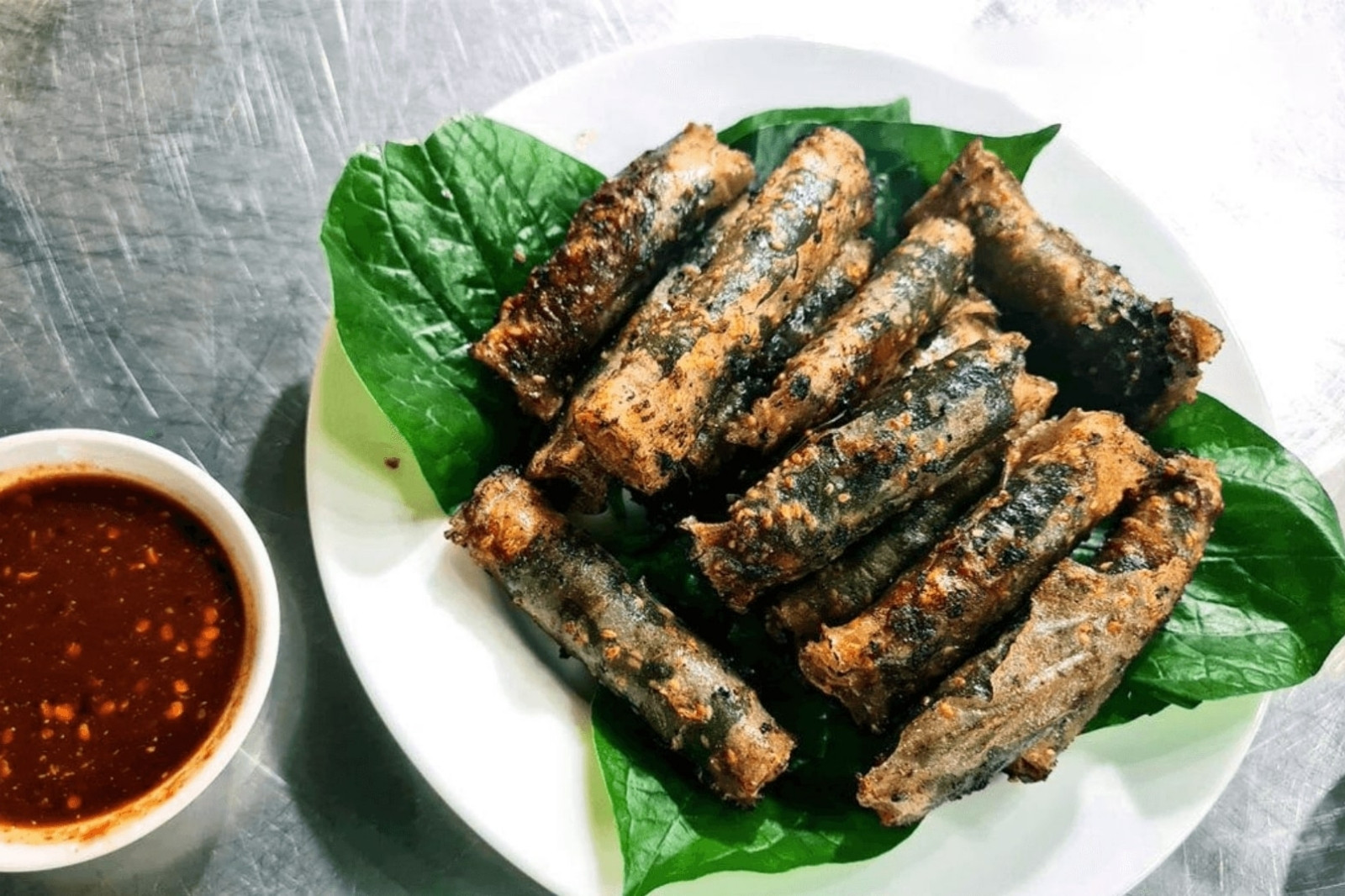 Món ram đẻn cũng khiến nhiều thực khách thích thú