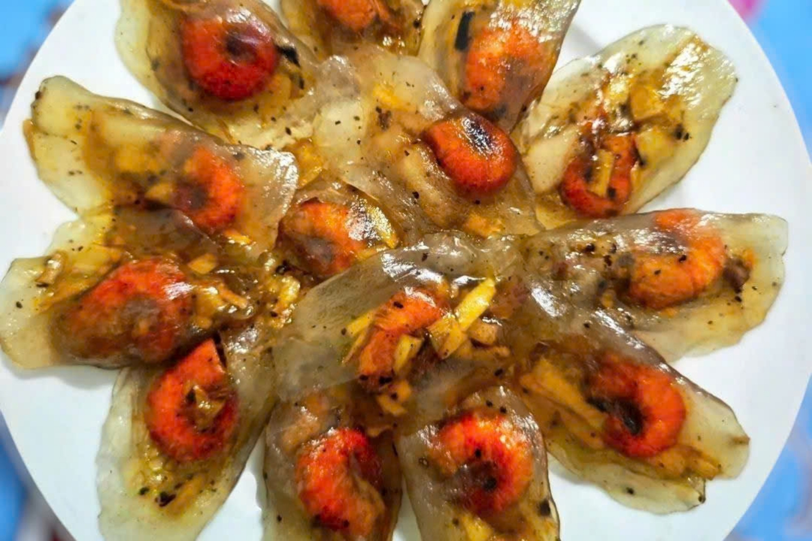 Dac-san-banh-loc-quang-binh-chua-bao-gio-het-hot