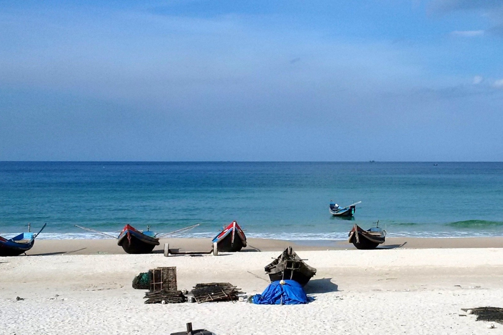 Vẻ đẹp hoang sơ, yên bình ở biển Mỹ Thủy