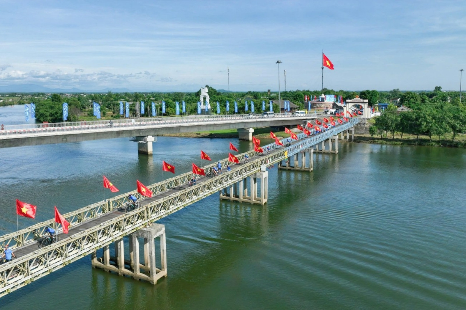Check-in Quảng Trị với top 10 điểm đến không thể bỏ lỡ 14 Cầu Hiền Lương - Sông Bến Hải