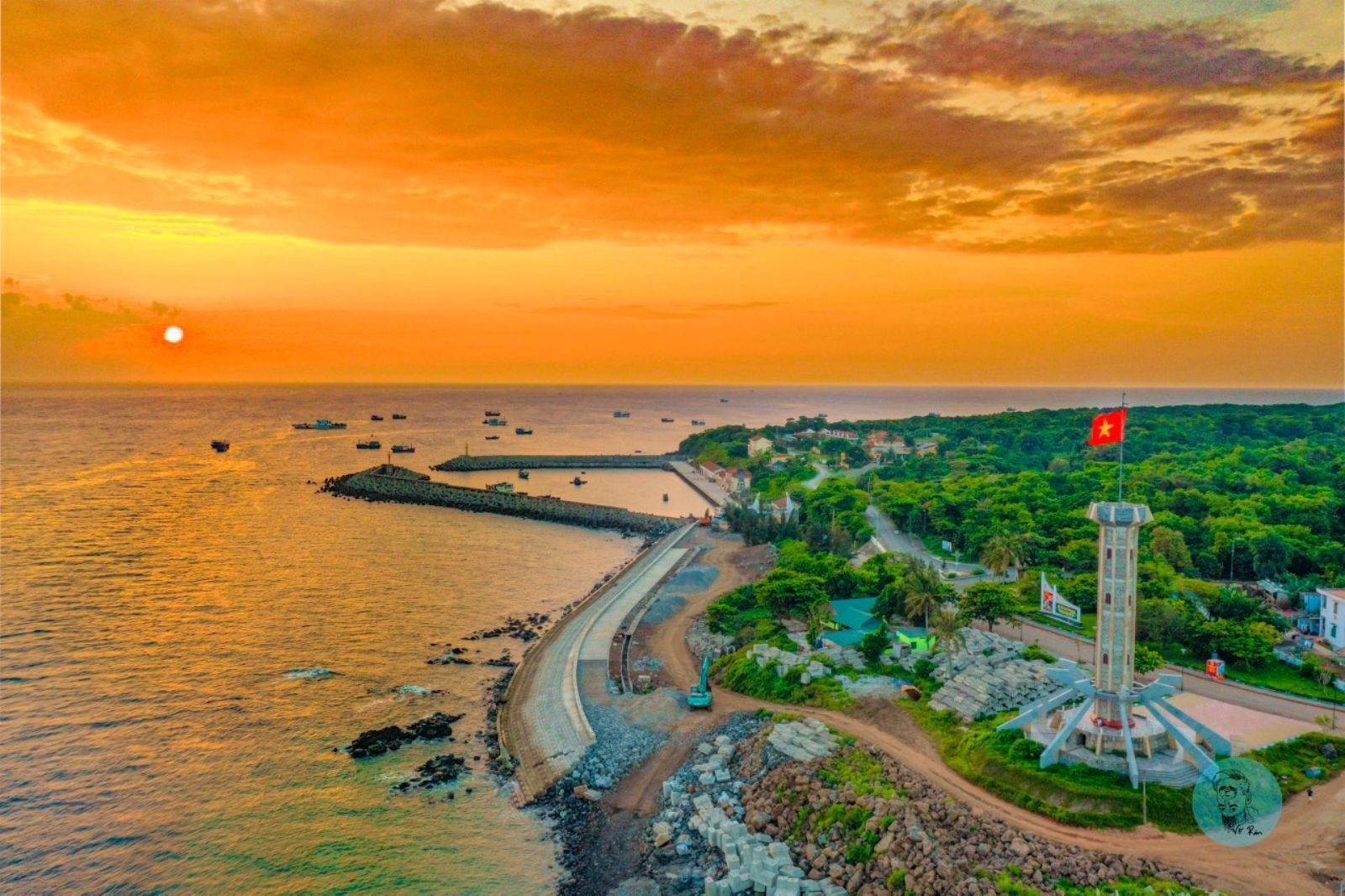 Check-in Quảng Trị với top 10 điểm đến không thể bỏ lỡ 16 Hoàng hôn trên đảo Cồn Cỏ