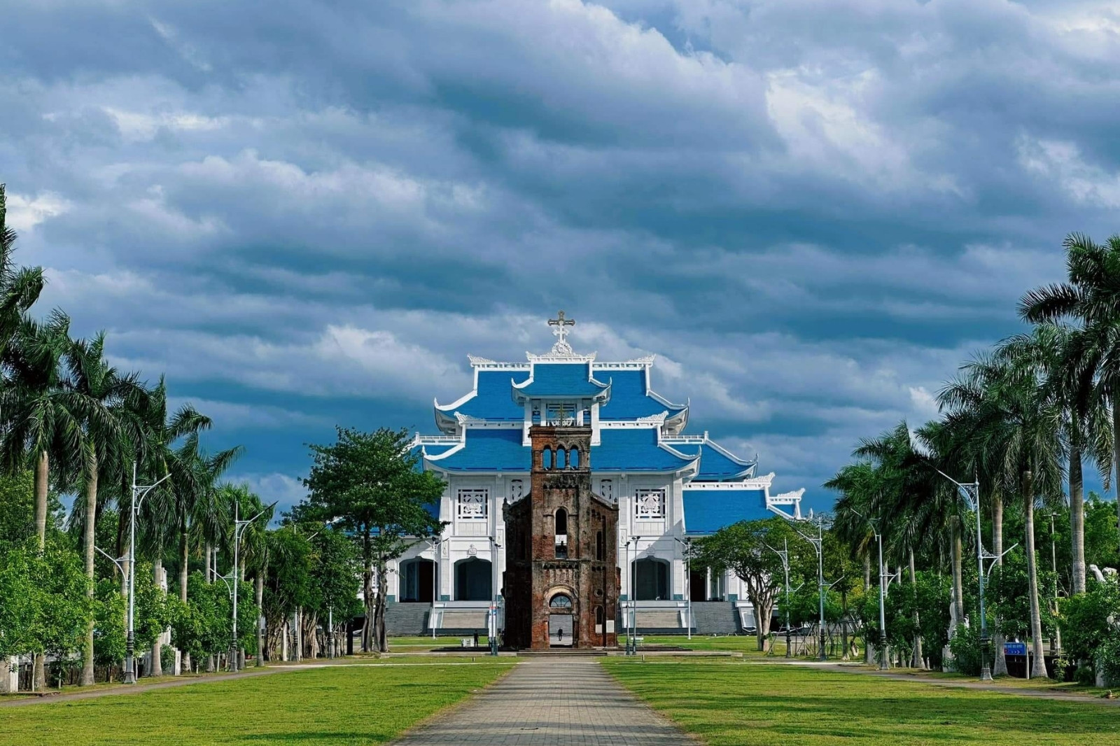 Check-in Quảng Trị với top 10 điểm đến không thể bỏ lỡ 15 Không gian yên bình tại Thánh Địa La Vang Quảng Trị