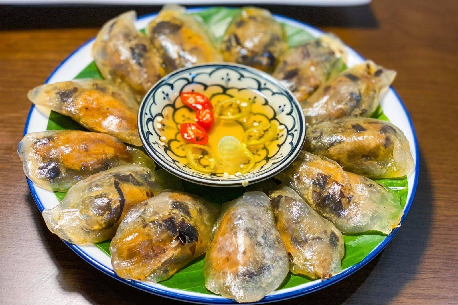 Vo-banh-dai-mem-trong-suot-niu-chan-bao-thuc-khach-kho-tinh