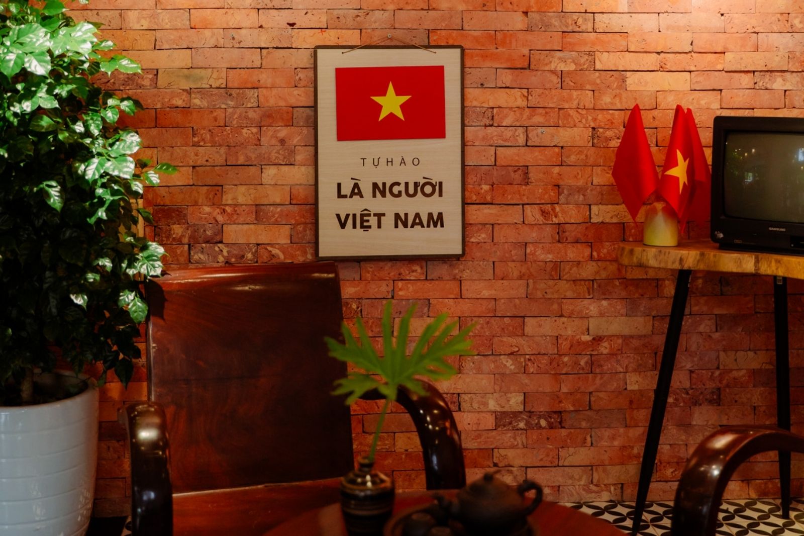 Check-in quán cà phê chào mừng Quốc Khánh