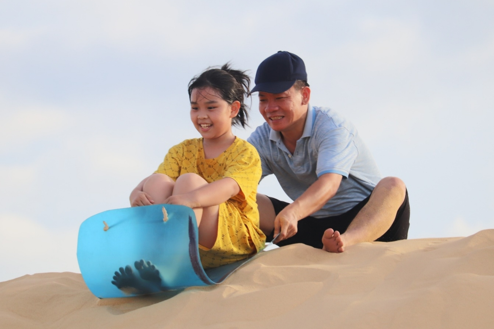 Những trải nghiệm không thể bỏ lỡ tại đồi cát Quang Phú 8 Trải nghiệm trượt cát ở cồn cát Quang Phú